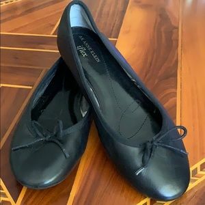 AK Anne Klein Ballet Flats